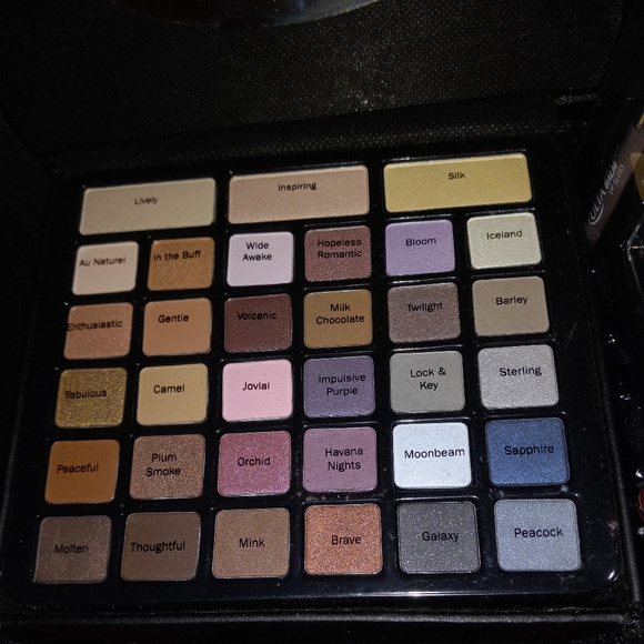 ULTA BE DISCOVERED MAKEUP COLLECTION - Picture 6 of 8